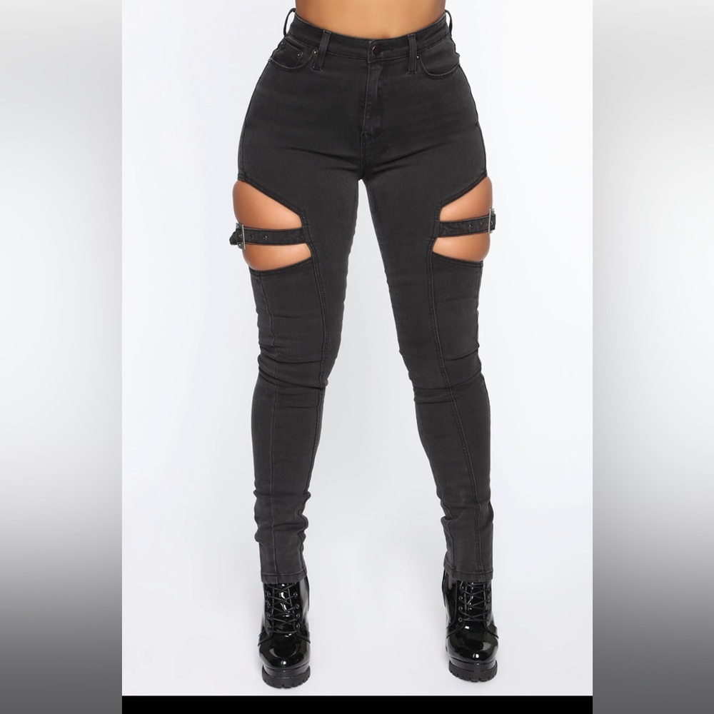 NWT Black “Buckle Up Sis” Jeans size 9